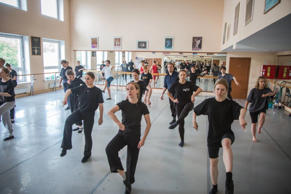 VI Летний фестиваль губернских театров «Фабрика Станиславского» Театр Кукол Огниво Мытищи