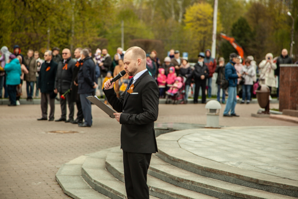 Актер театра «Огниво» вел мероприятие ко Дню Победы Театр Кукол Огниво Мытищи